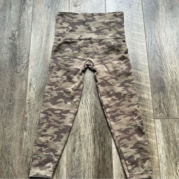 SPANX Look At Me Now Cropped Seamless Leggings Size Large Desert Camo - Picture 8 of 9